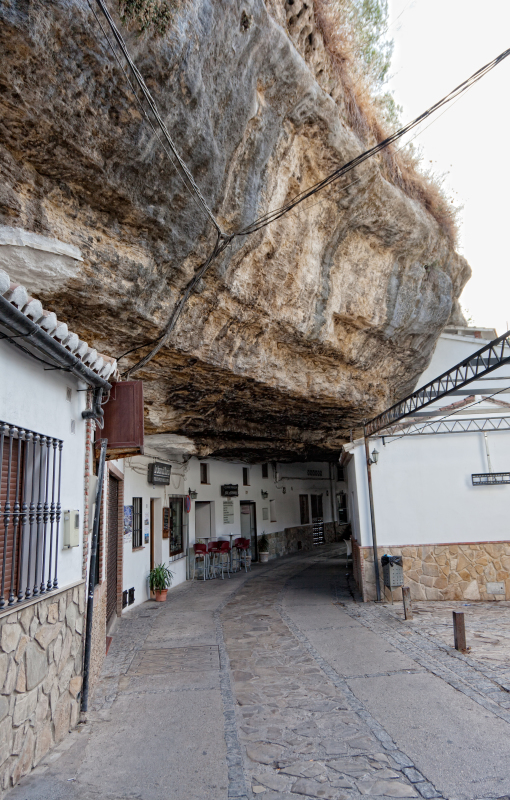 Setenil-de-las-bodegas-calle-sombra