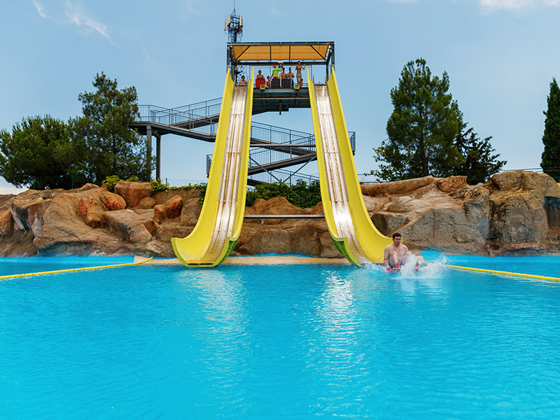 Aquopolis-slides-parque-temático-España